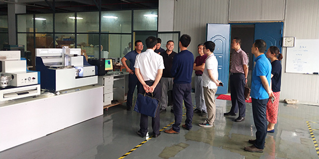 华纺仪器有限公司的智能化仪器受到武进区领导的关注